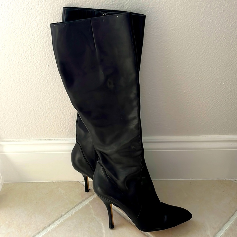 Via Spiga V-Storm black leather boots size 7M in like new condition.